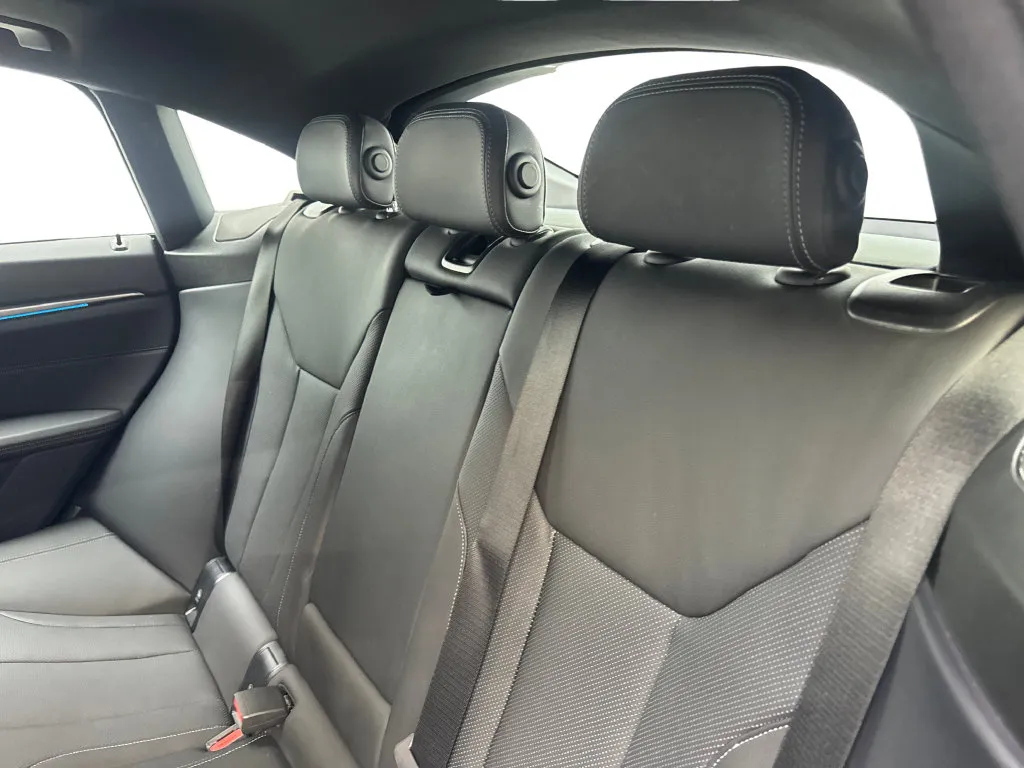 BMW i4 photo 35