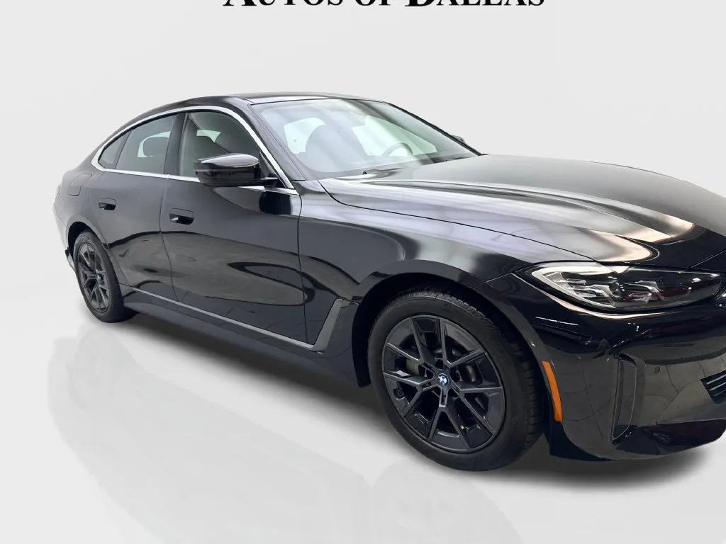 BMW i4 photo 14