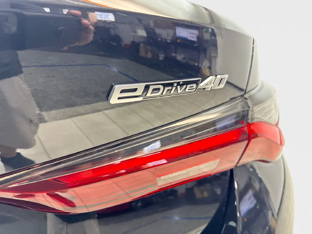 BMW i4 photo 26
