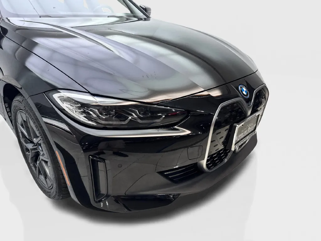 BMW i4 photo 19