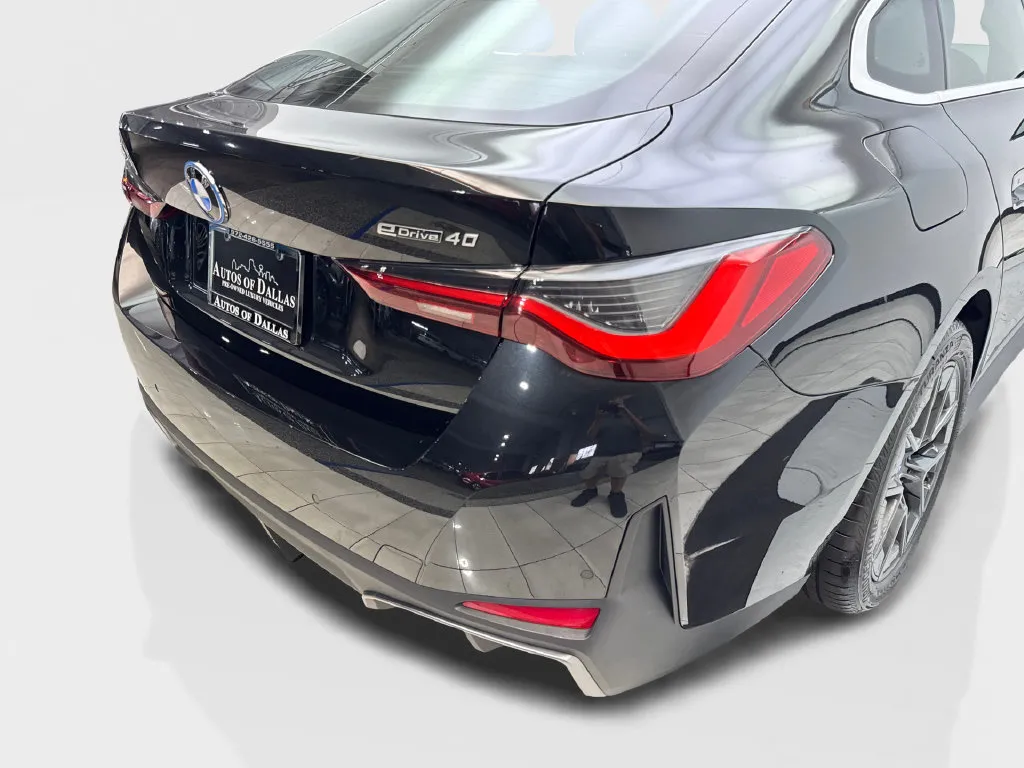 BMW i4 photo 20