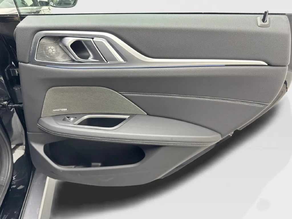 BMW i4 photo 43