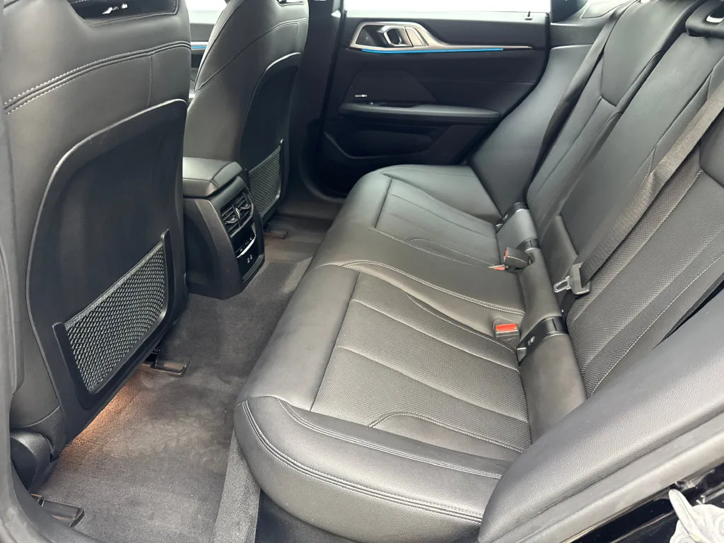 BMW i4 photo 34