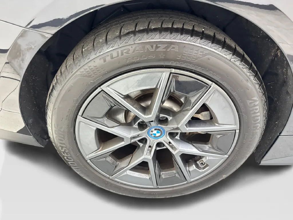 BMW i4 photo 86