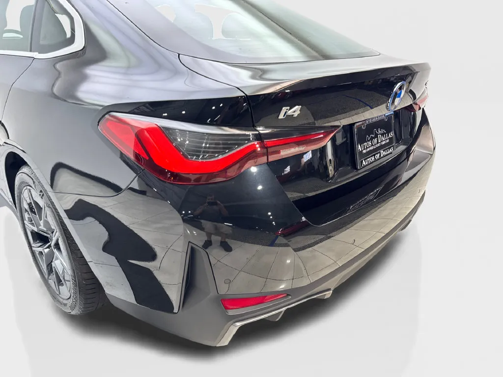 BMW i4 photo 21