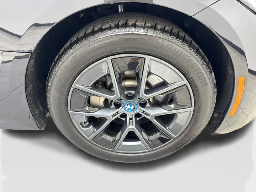 BMW i4 photo 85