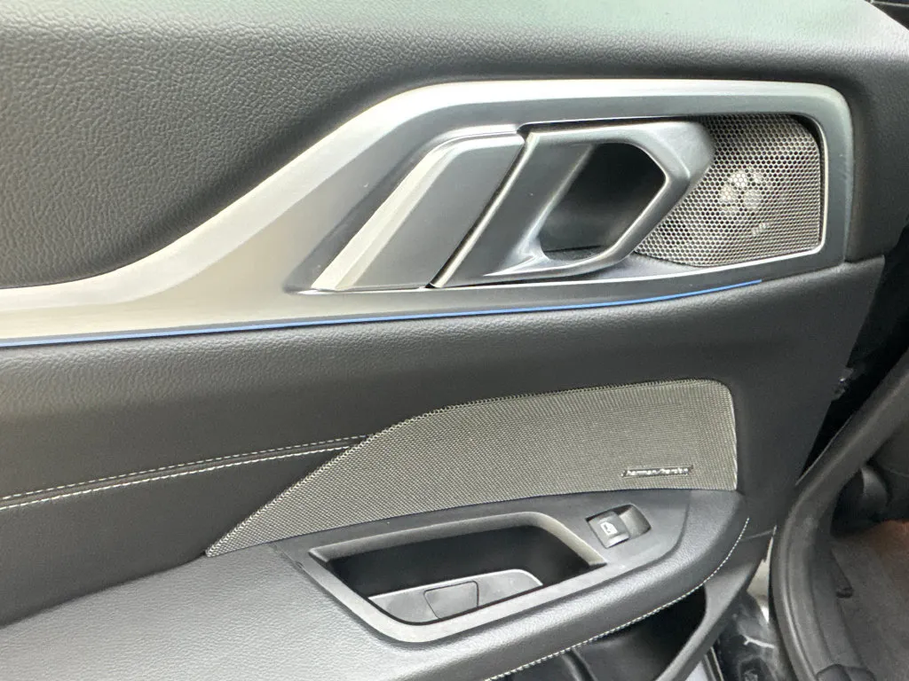 BMW i4 photo 39