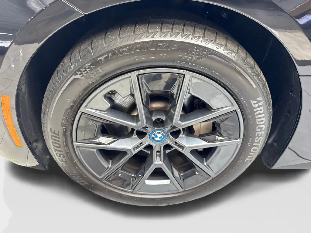 BMW i4 photo 88