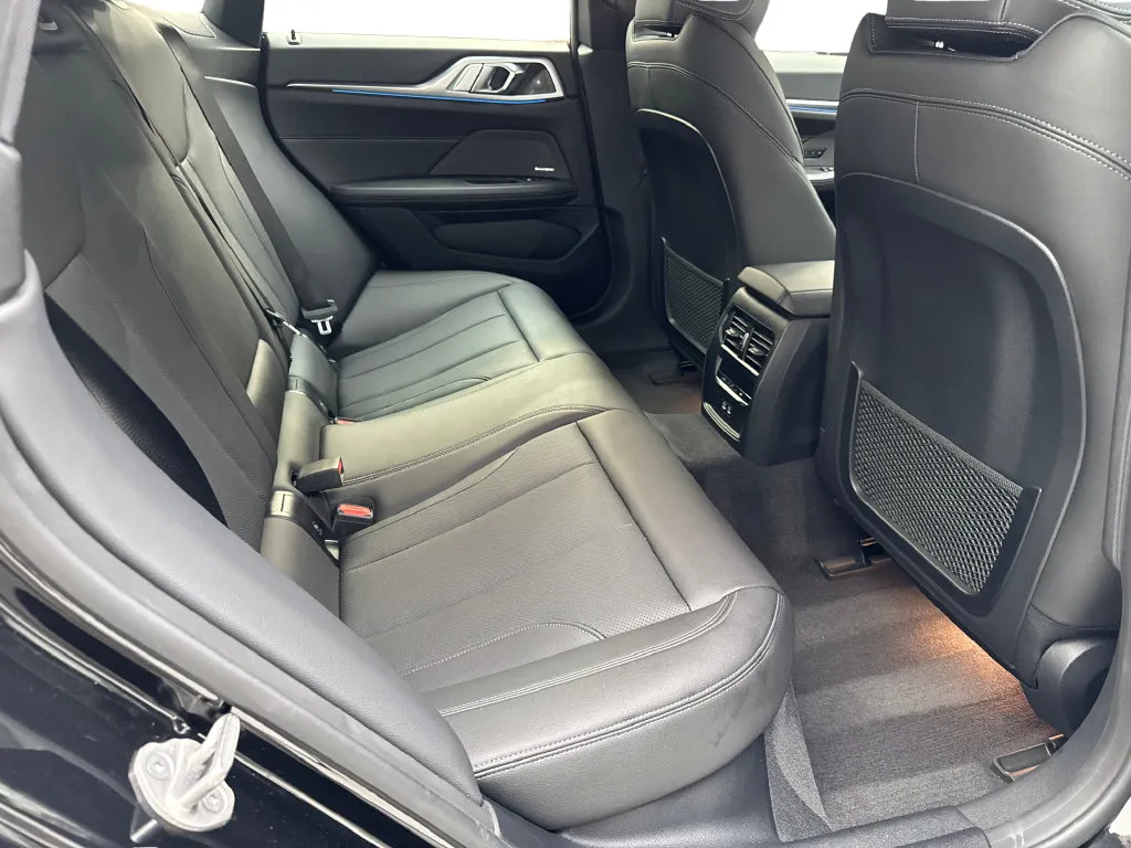 BMW i4 photo 40