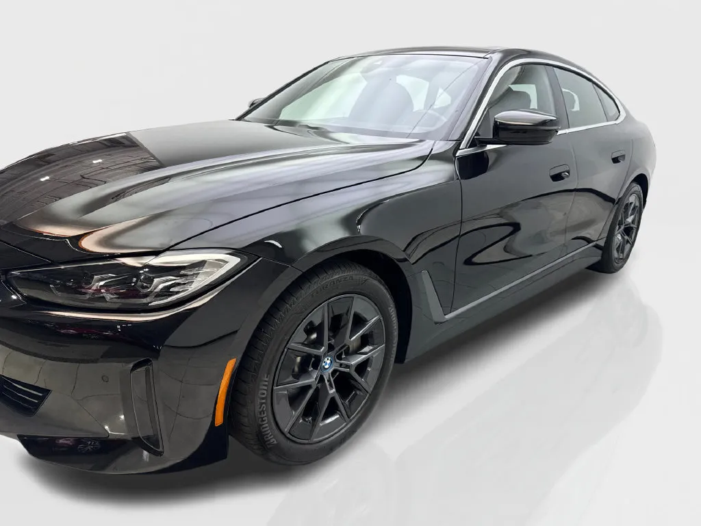 BMW i4 photo 12