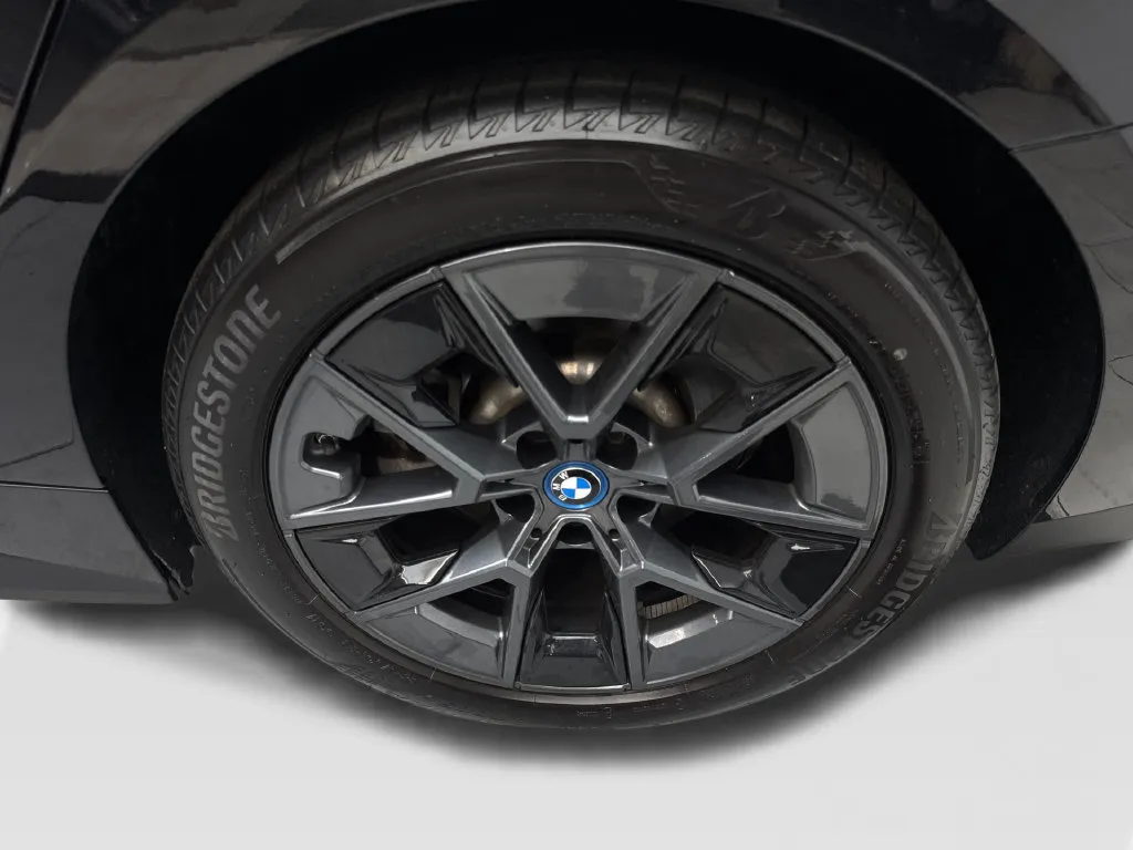 BMW i4 photo 87
