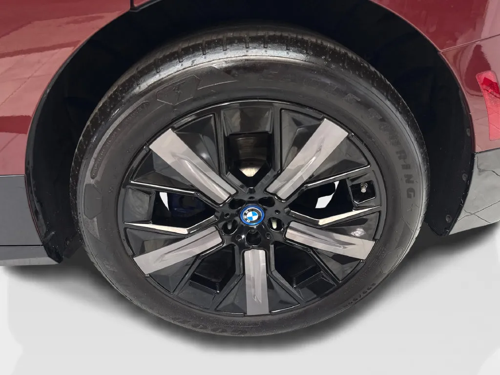BMW iX photo 85
