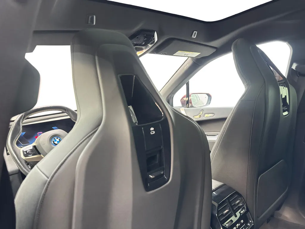 BMW iX photo 37