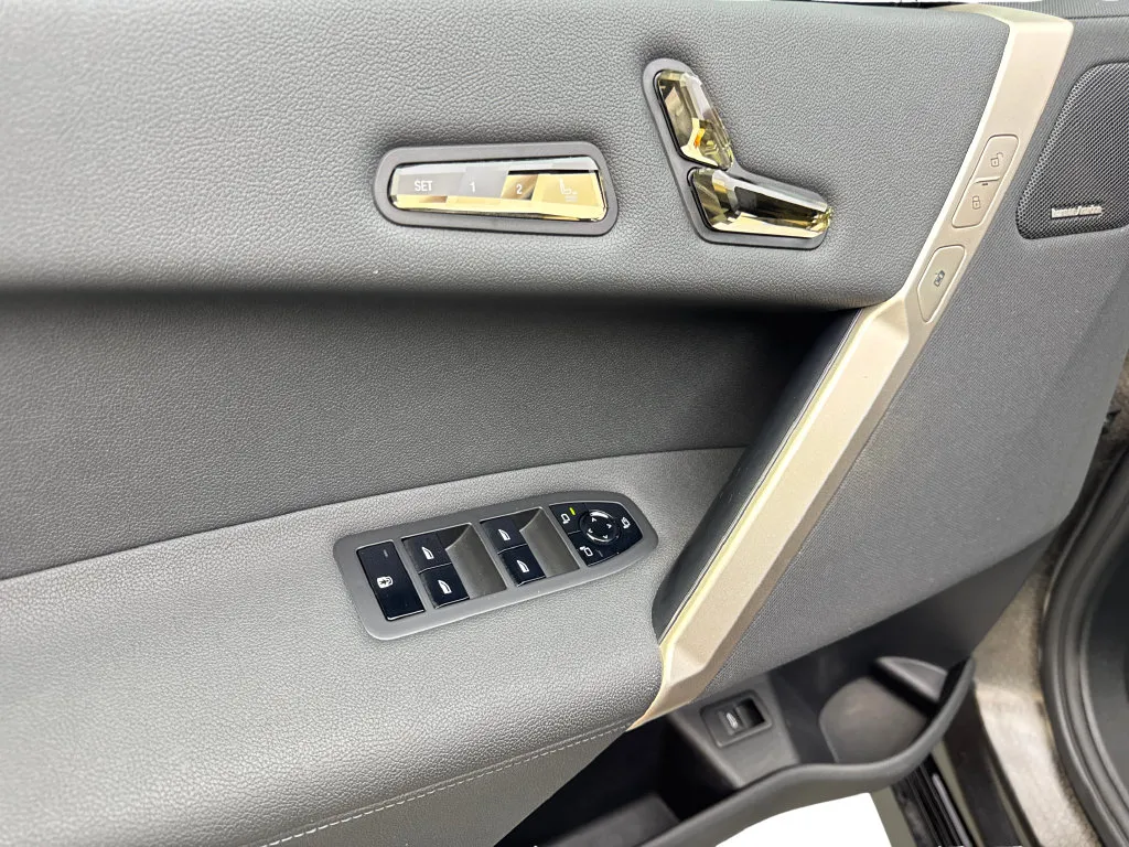 BMW iX photo 34