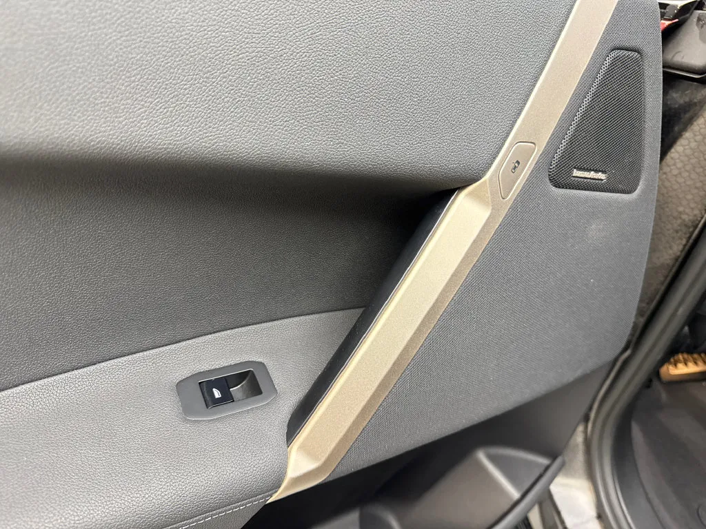 BMW iX photo 40