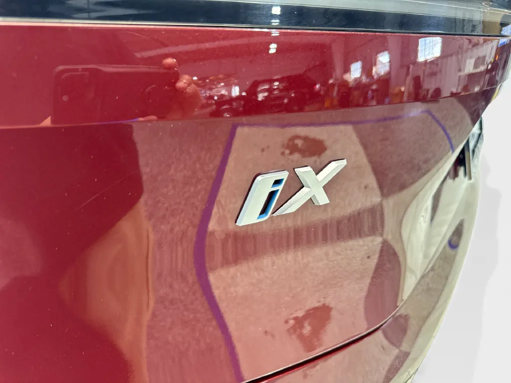 BMW iX photo 25
