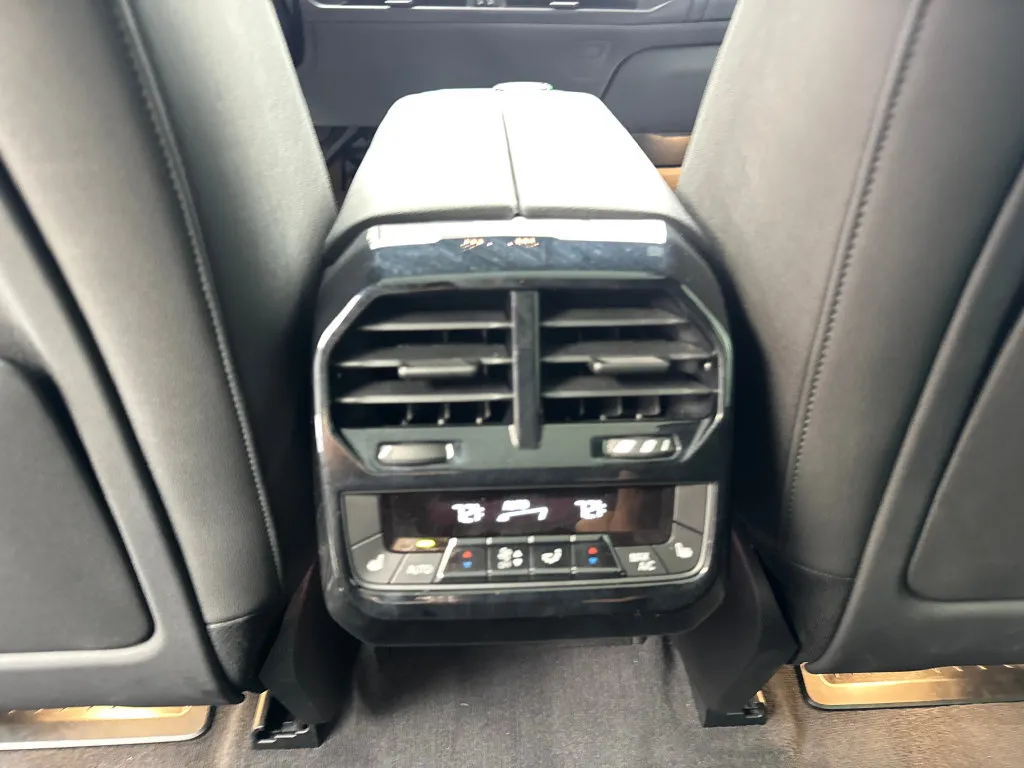 BMW iX photo 70