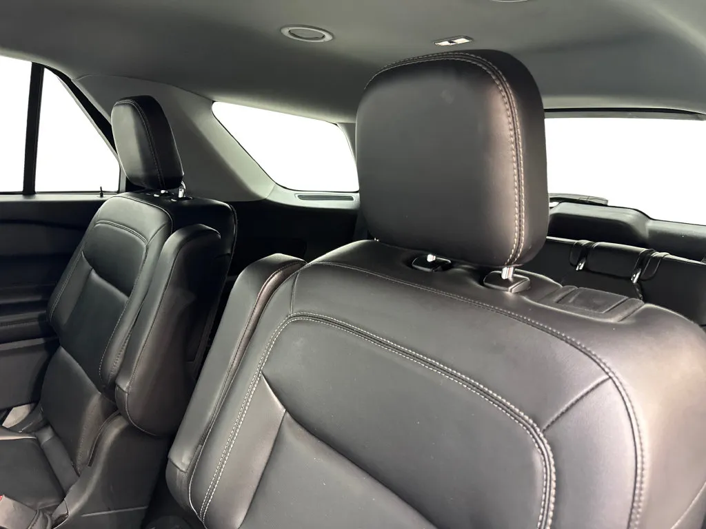Ford Explorer photo 37
