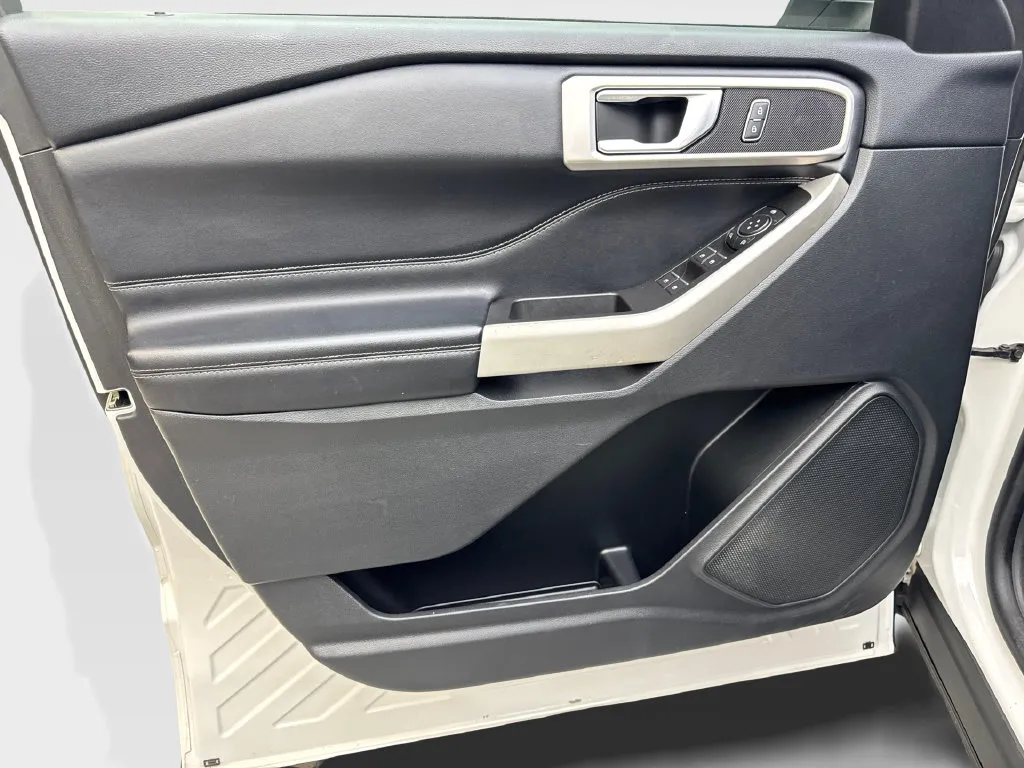 Ford Explorer photo 34