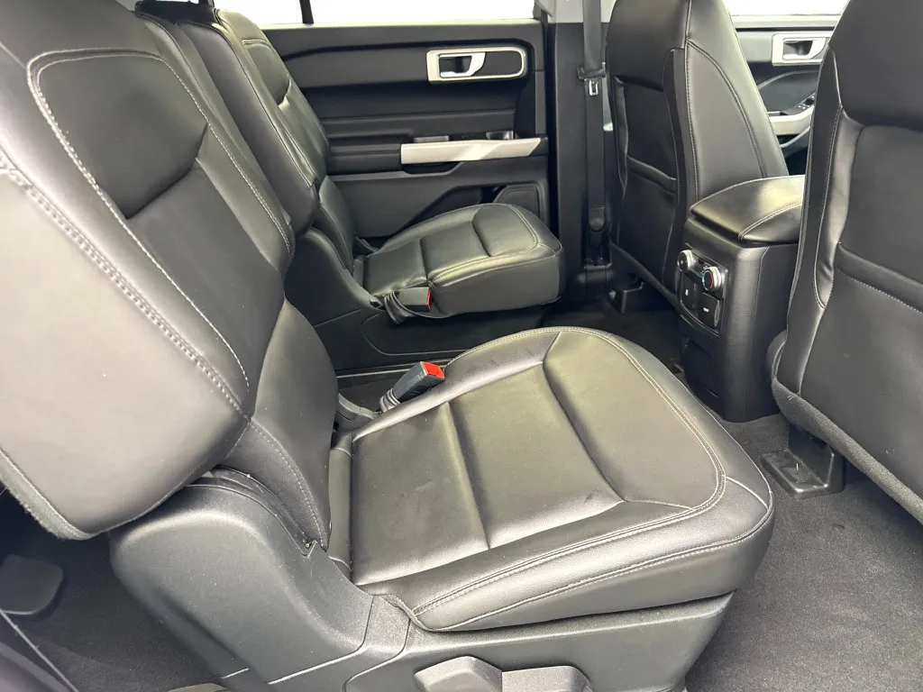 Ford Explorer photo 46
