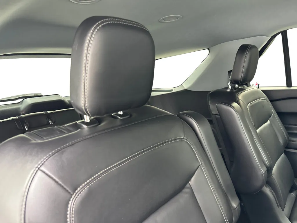 Ford Explorer photo 47