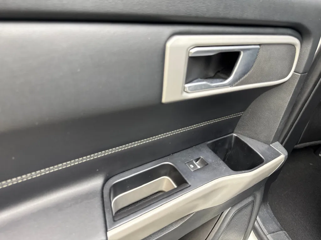 Ford Explorer photo 41