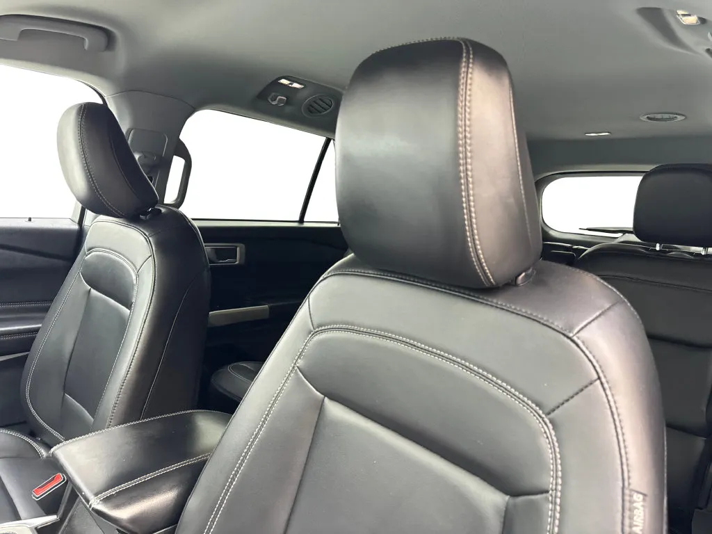 Ford Explorer photo 30