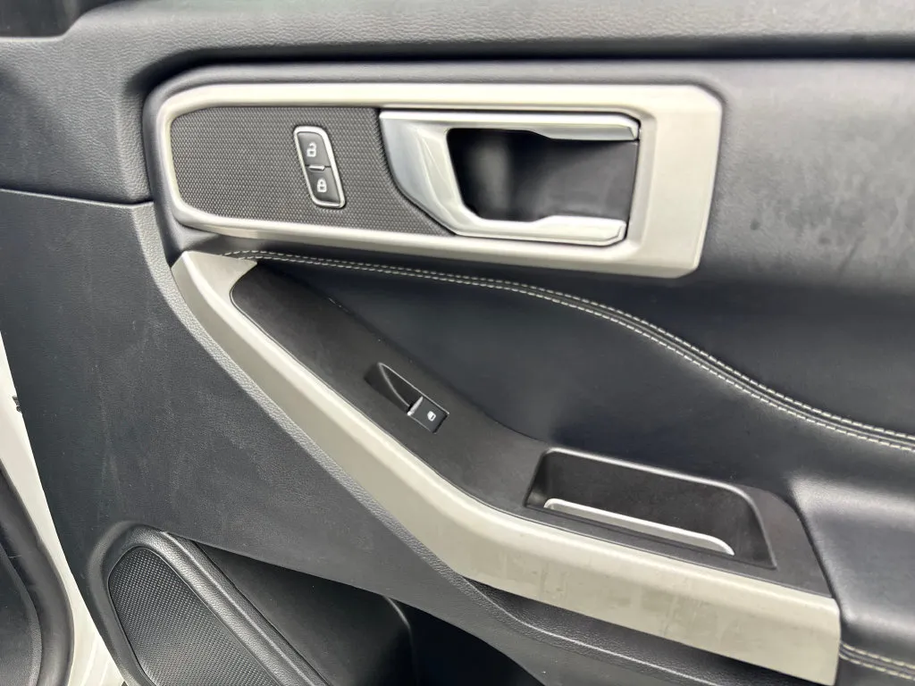 Ford Explorer photo 56