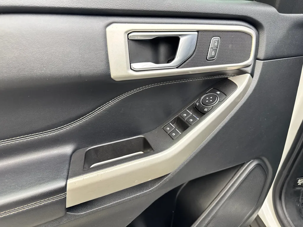 Ford Explorer photo 35