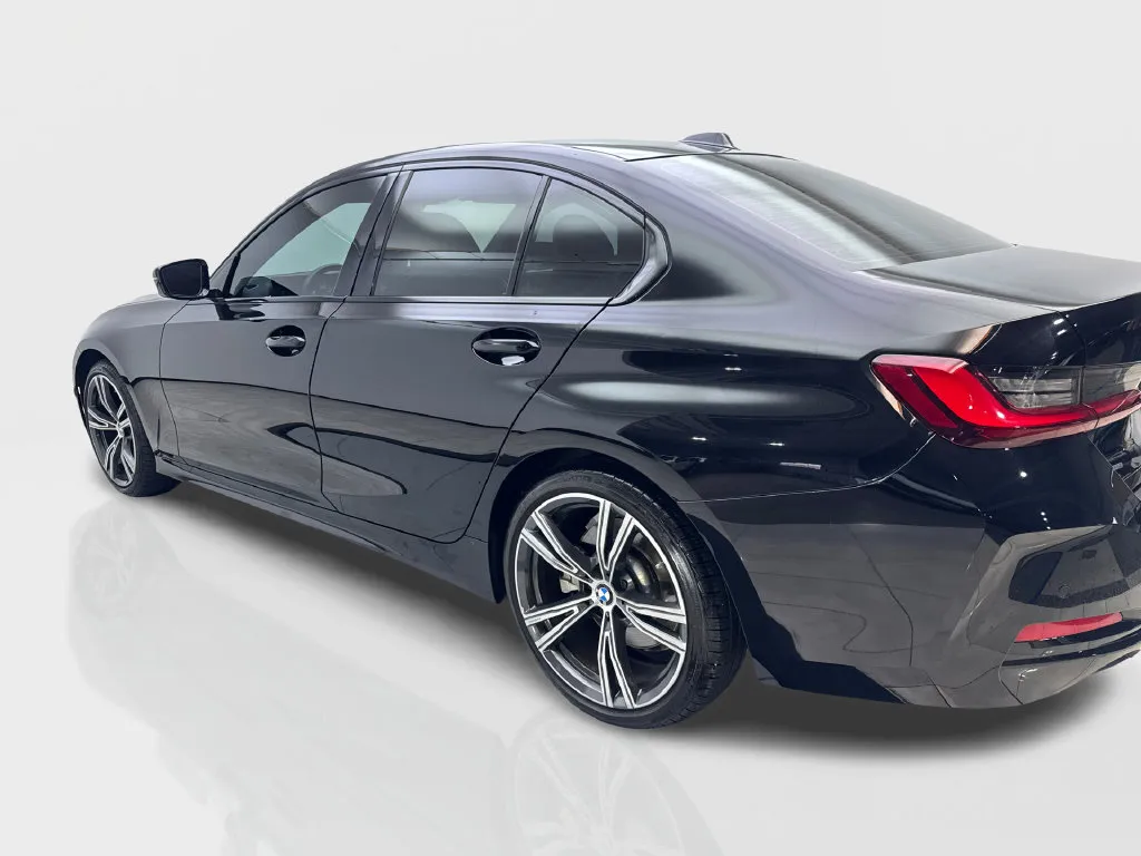 BMW 3 Series photo 16