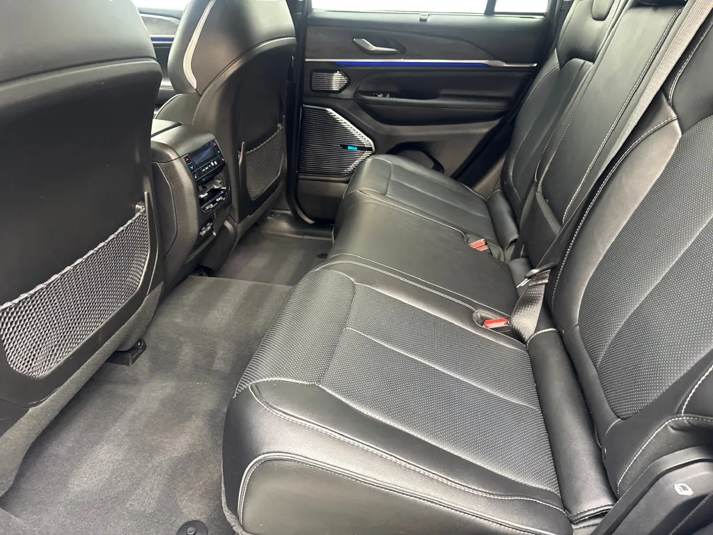 Jeep Grand Cherokee photo 36