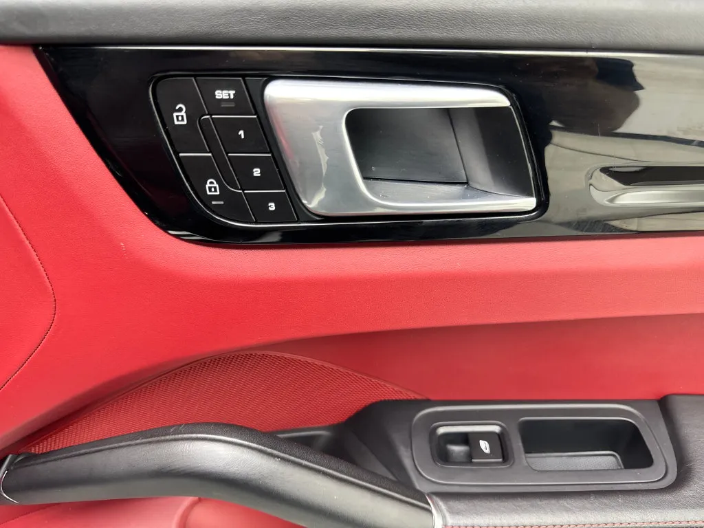 Porsche Cayenne photo 50