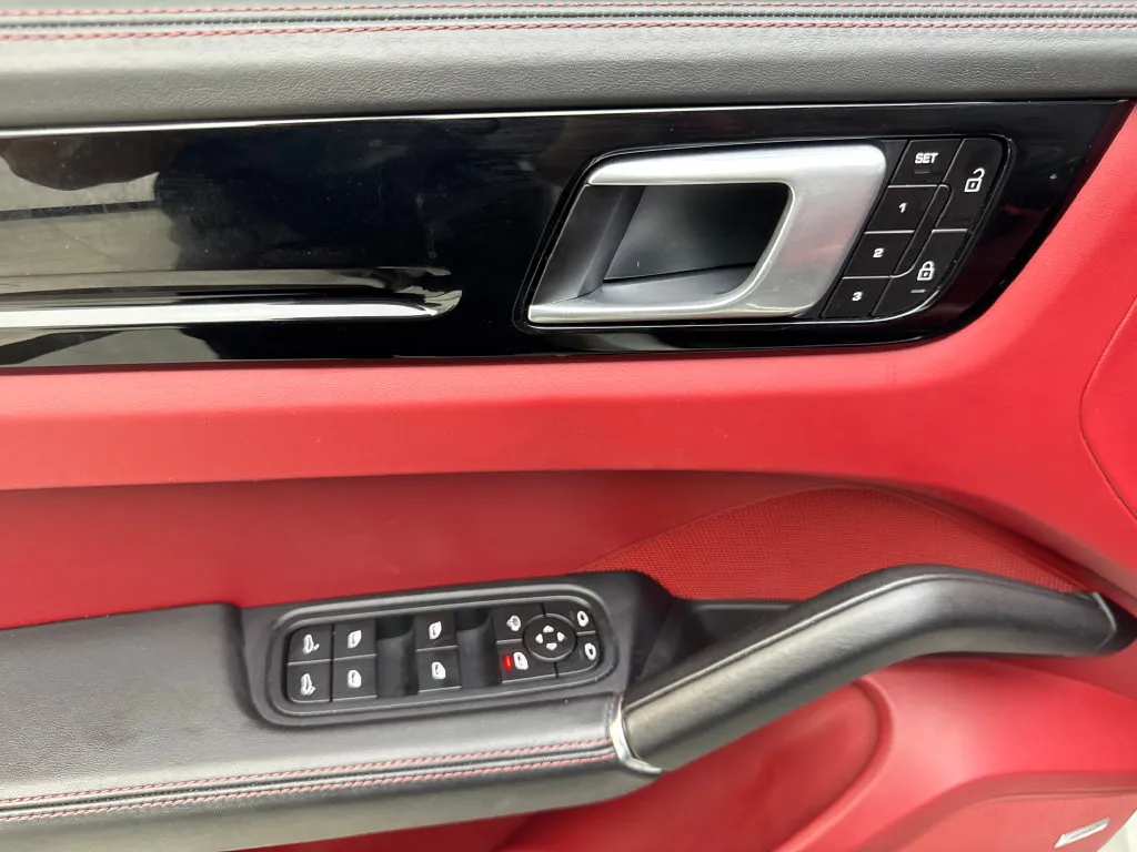 Porsche Cayenne photo 33