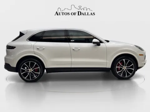 More photos of 2022 Porsche Cayenne Platinum Edition at Autos of Dallas - Irving, TX