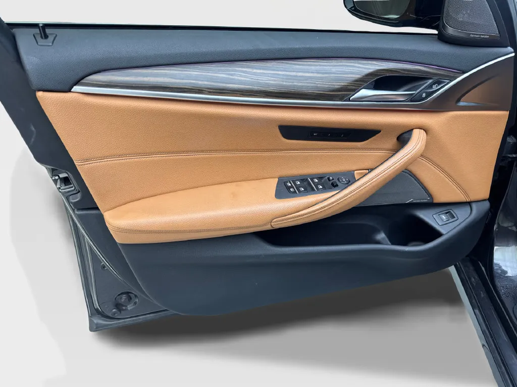 BMW 5 Series photo 33