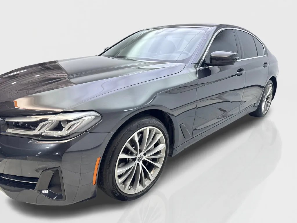 BMW 5 Series photo 12