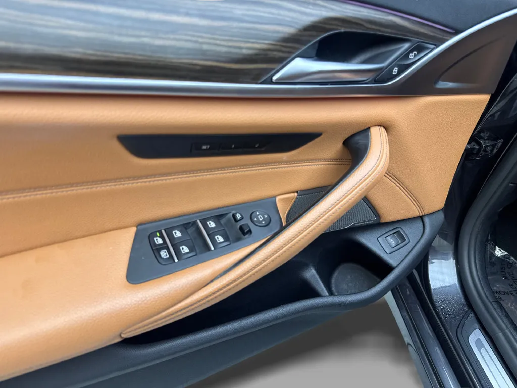 BMW 5 Series photo 34