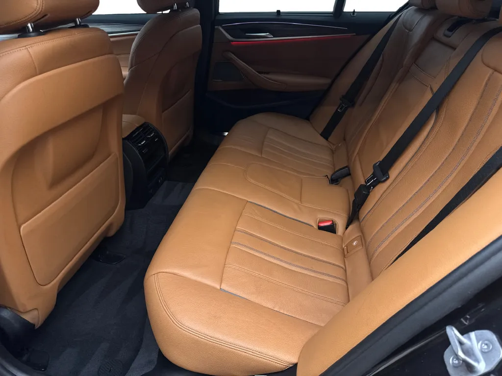 BMW 5 Series photo 35