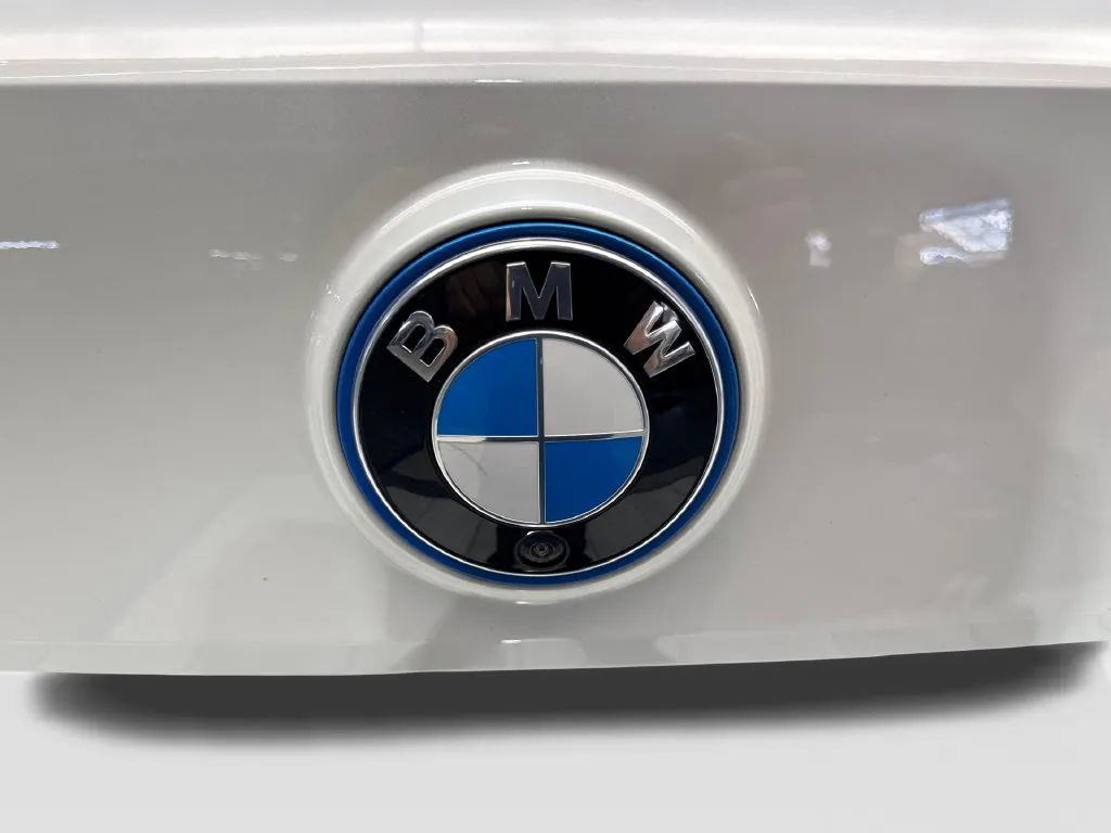 BMW iX photo 22