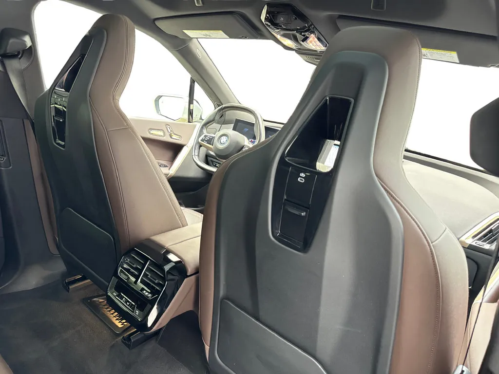 BMW iX photo 42