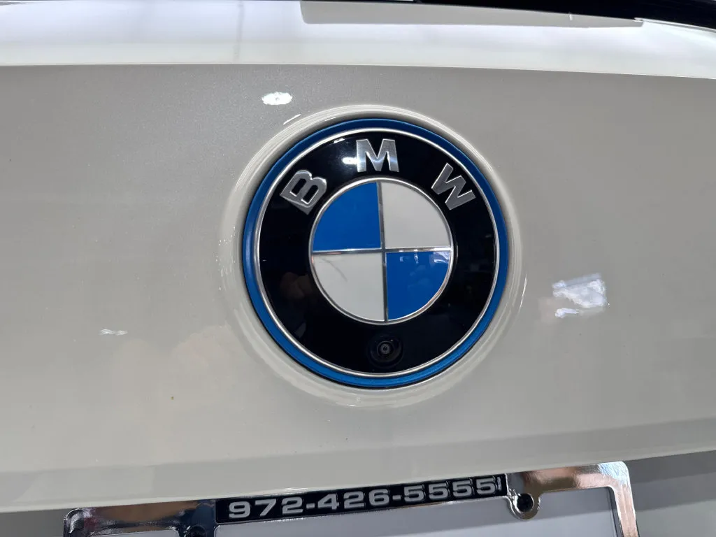 BMW iX photo 23