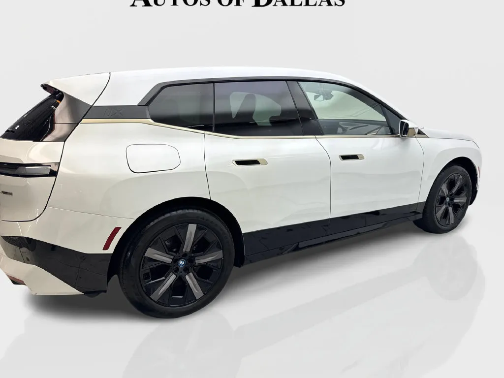 BMW iX photo 12