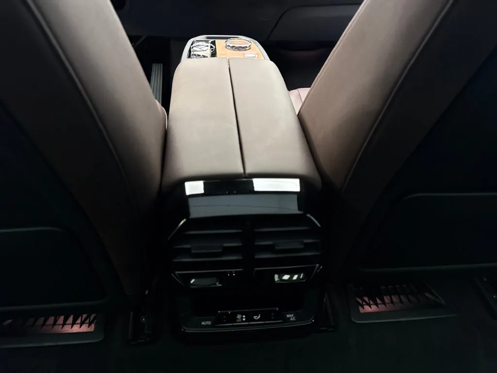 BMW iX photo 68