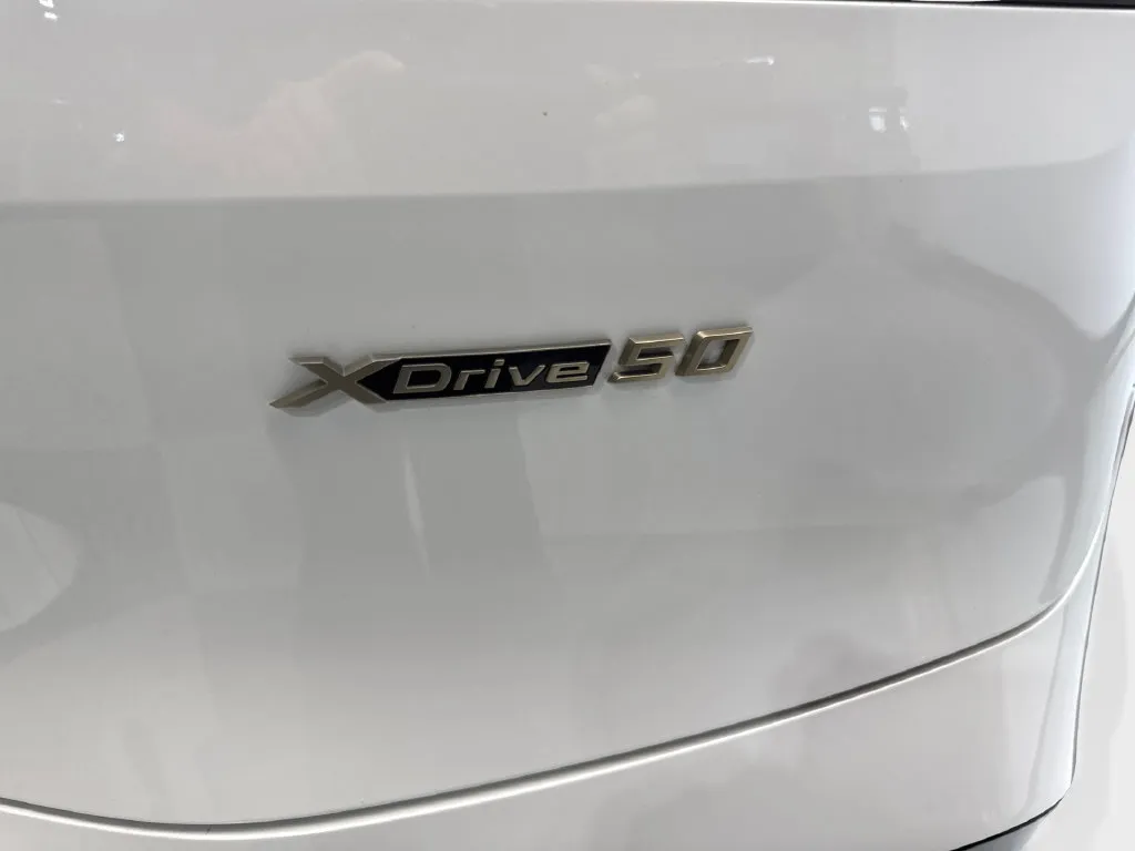 BMW iX photo 26