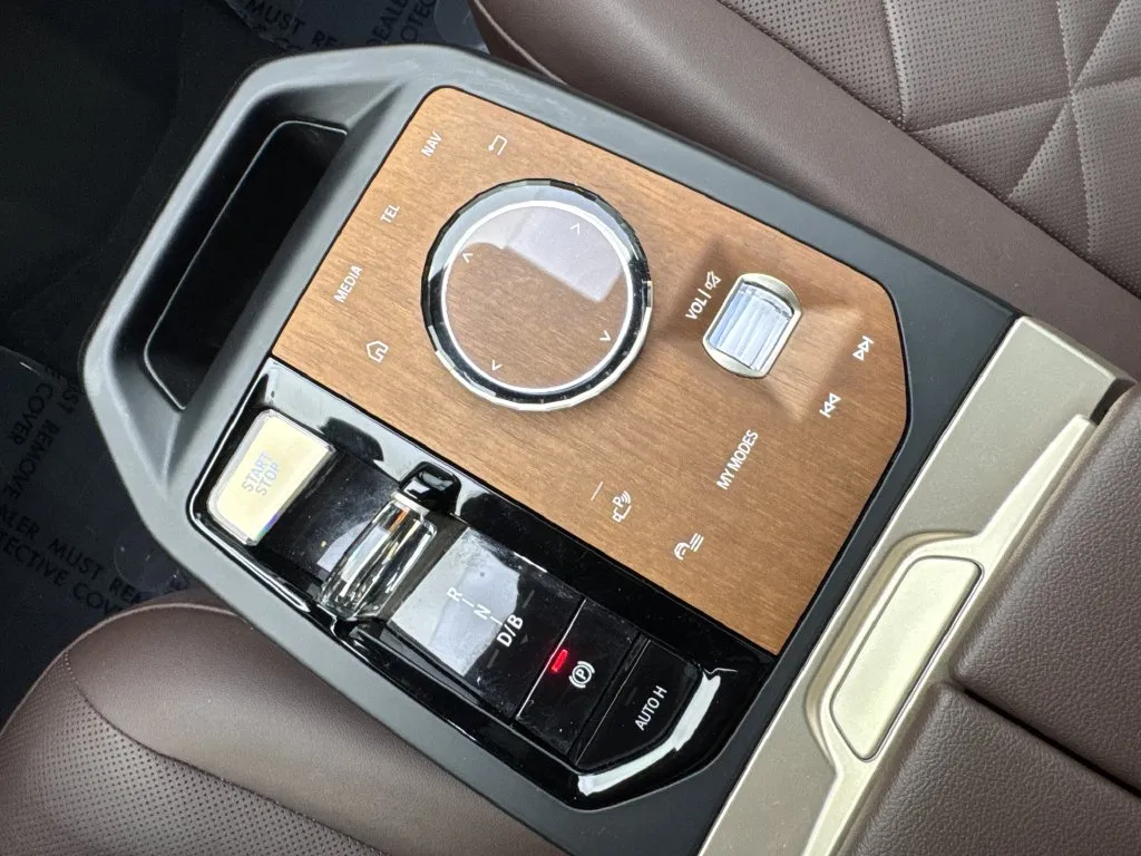 BMW iX photo 67