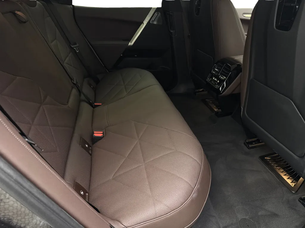 BMW iX photo 41