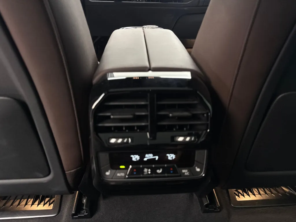 BMW iX photo 70