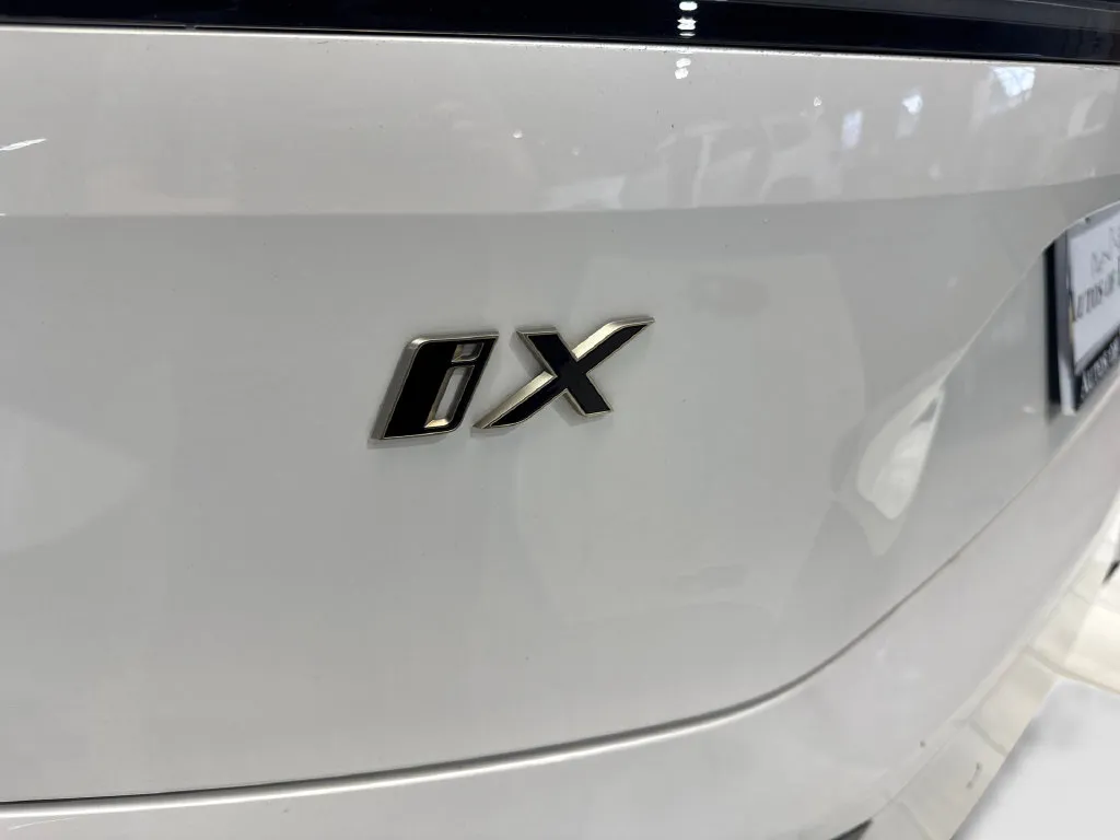 BMW iX photo 25