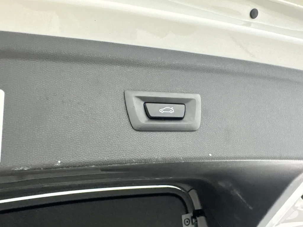 BMW iX photo 80