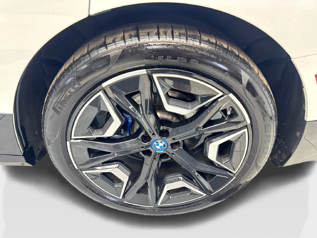 BMW iX photo 83